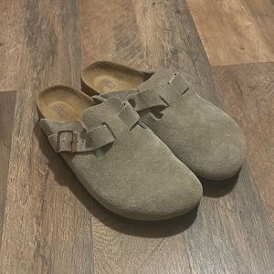 Birkenstock Boston Suede Mules in Taupe